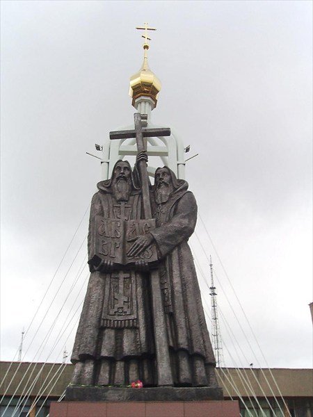 26-Памятник Кириллу и Мефодию